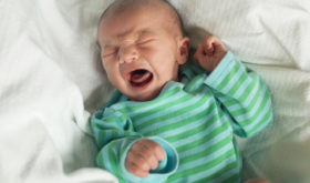 Колики у новорожденных и детей до года: больно, но не страшно